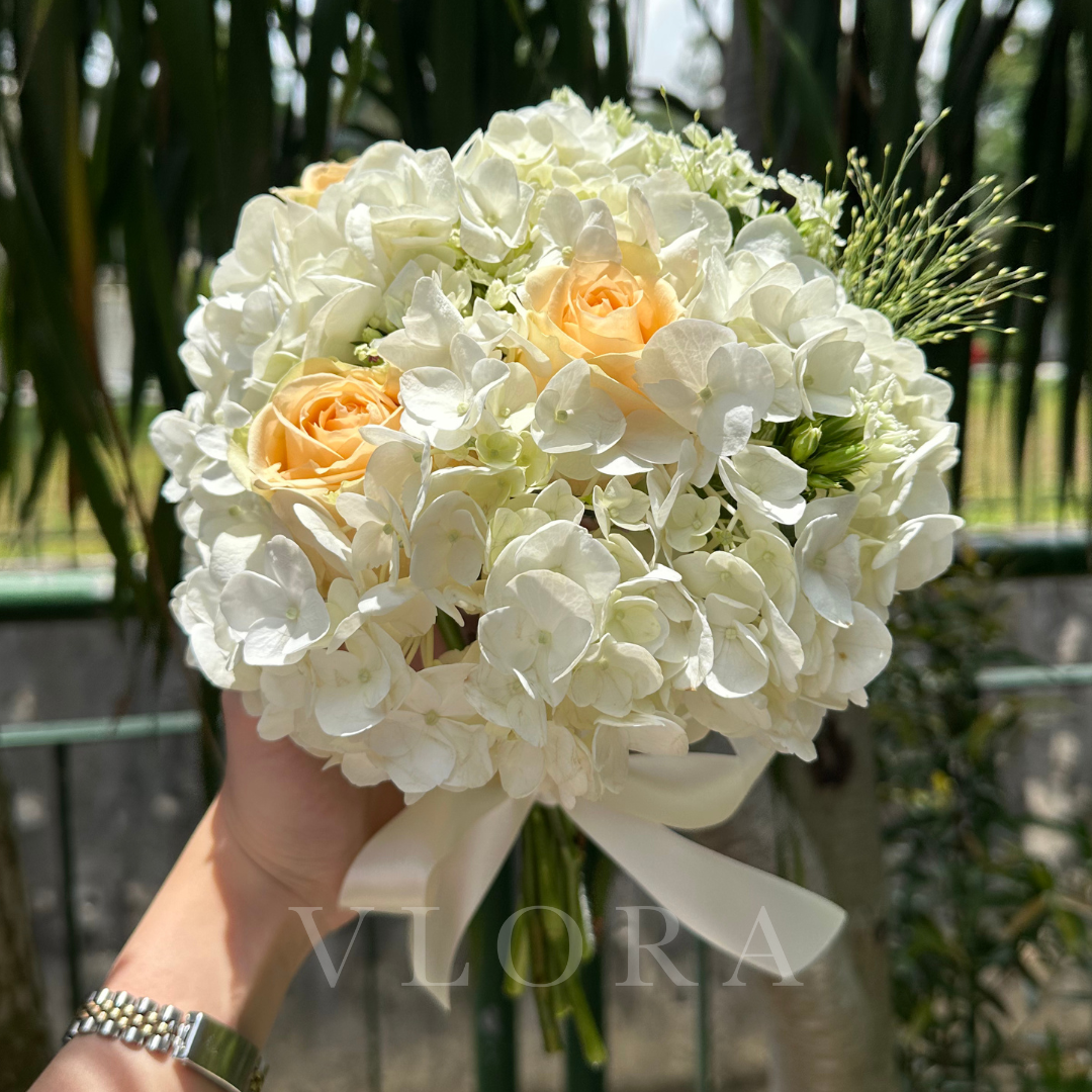 Cloud Veil | Cream Hydrangea Bridal Bouquet