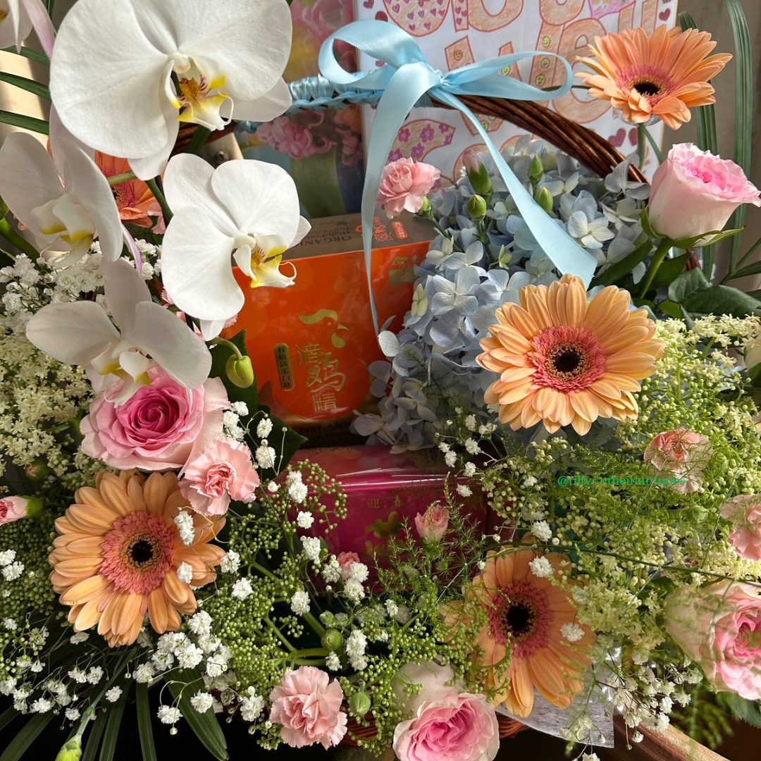 Custom Blooms | Wellness Hampers
