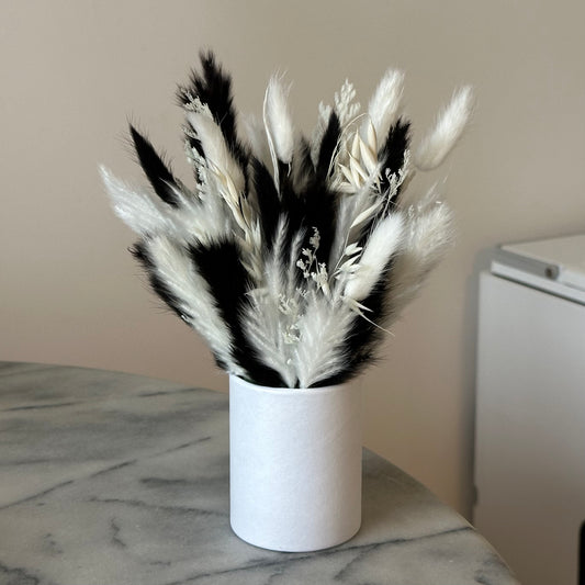Mono Elegance