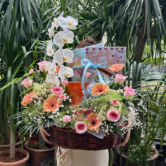 Custom Blooms | Wellness Hampers